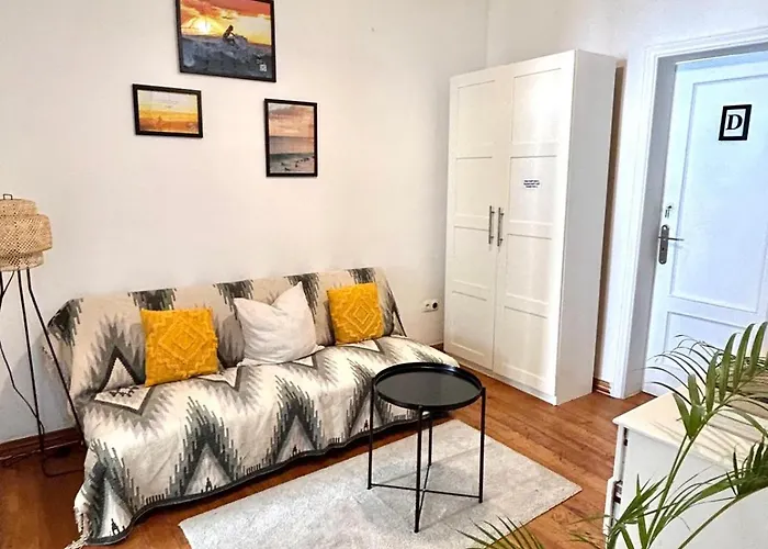 Central Lisbon Rooms In Palmira Shared Apartment For Surf Lovers