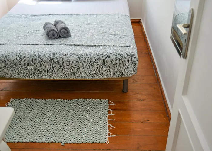 Central Lisbon Rooms In Palmira Shared Apartment For Surf Lovers