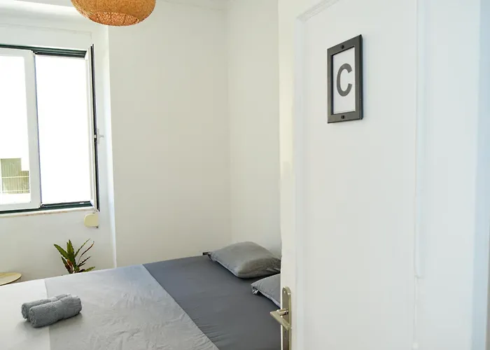 Central Lisbon Rooms In Palmira Shared Apartment For Surf Lovers