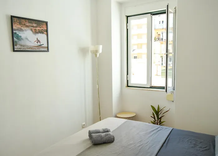 Central Lisbon Rooms In Palmira Shared Apartment For Surf Lovers